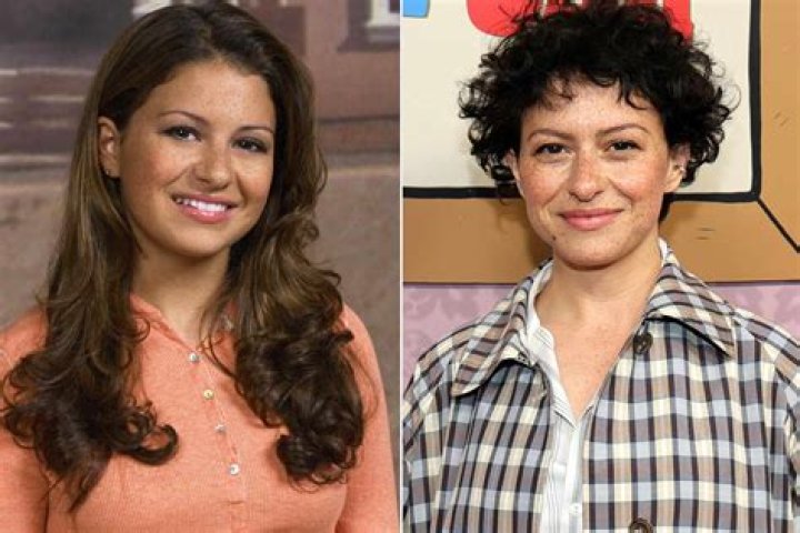 Alia Shawkat Arm Scar Has “Arrested Development” Fans Confused