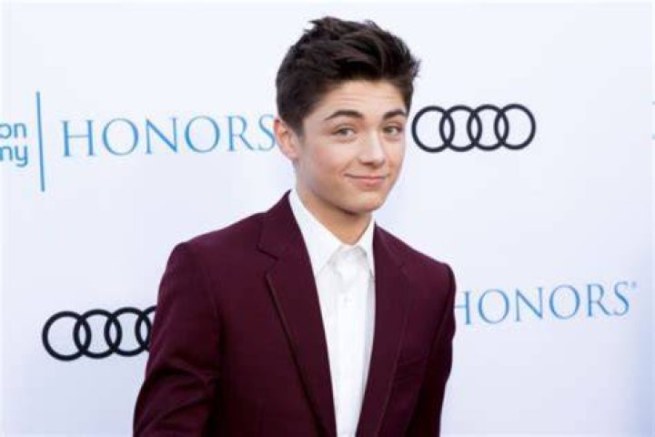 Asher Angel Bio, Wiki, Age, Height, Family, Girlfriend and Net Worth.