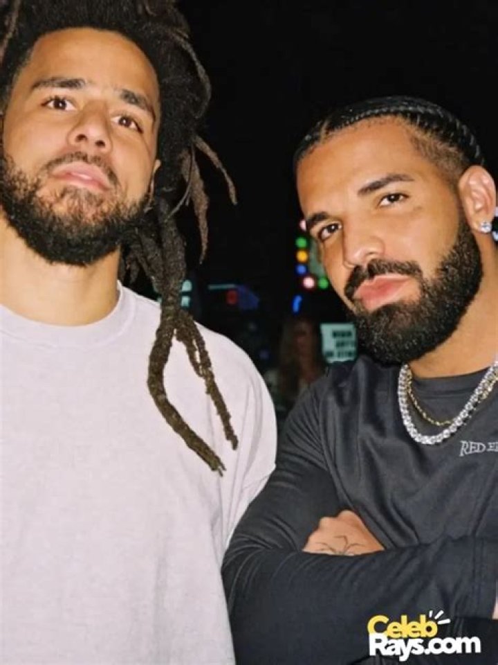 Aubrey Graham Bio, Wiki, Age, Height, Parents, Wife, Degrassi, Songs, and Net Worth