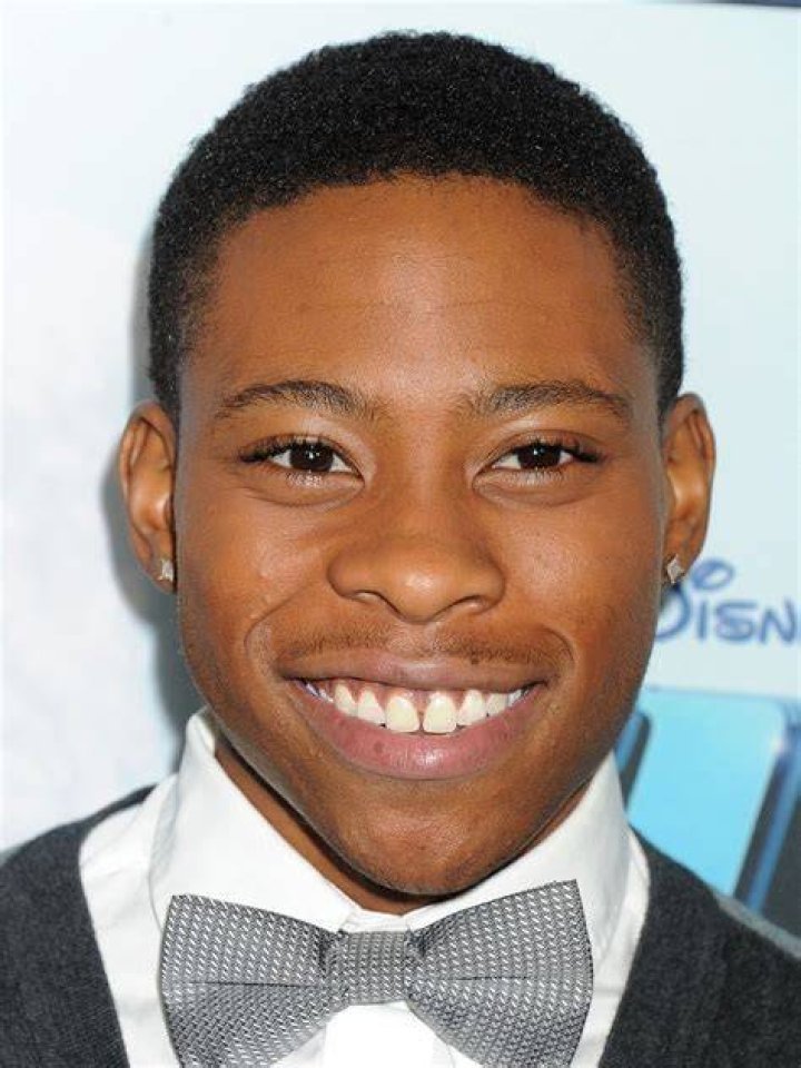 Carlon Jeffery Bio, Wiki, Age, Height, Family, Girlfriend, Movies, and Net worth.
