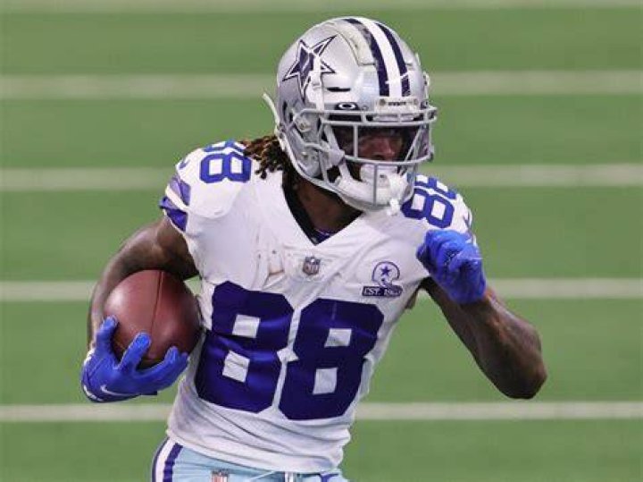 CeeDee Lamb Contract, Salary, Draft, 40 Time, Parents, High School, Jersey, GIF, College