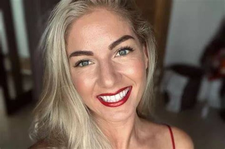 Cici Coleman Wikipedia, Biography, Age, Boyfriend, Instagram: First Dates Waitress Dating Life