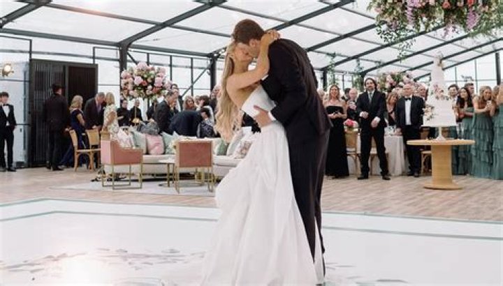 Giants Mike Yastrzemski Wife Paige Cahill Yastrzemski Savors The Wedding Memories
