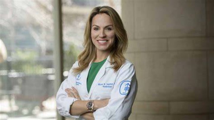 Hannah Brown Bio, Wiki, Age, Height, Family, Husband, Films, Books and Net Worth.
