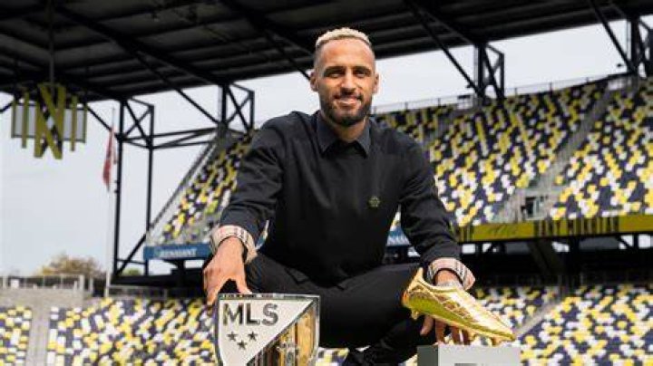 Hany Mukhtar Bio, Wiki, Age, Height, Girlfriend, Fifa 22, Jersey, Salary, and Net Worth.