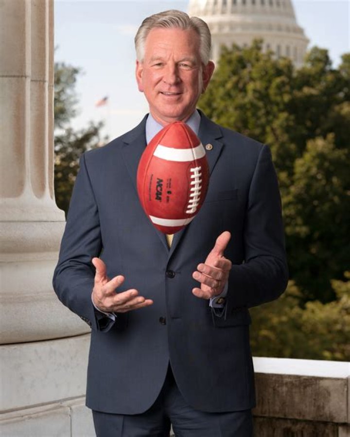 How much did Tommy Tuberville make as a coach? Does Tommy Tuberville have a degree?