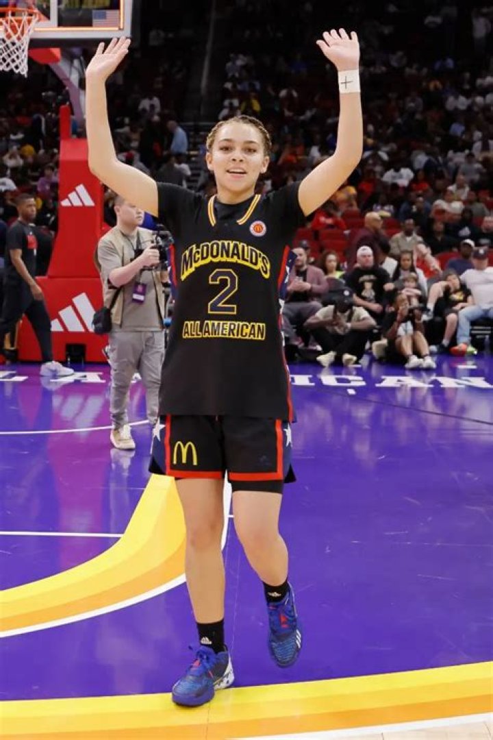 Is Jada Williams Related To Mikey Williams? Basketball Runs In This Family, Are They Brother and Sister?