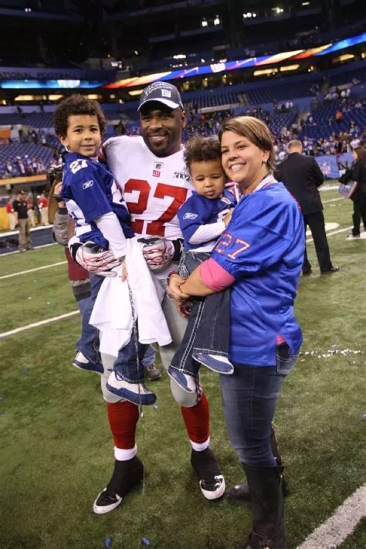 Is Josh Jacobs Related To Brandon Jacobs? Family Ethnicity And Net Worth Difference