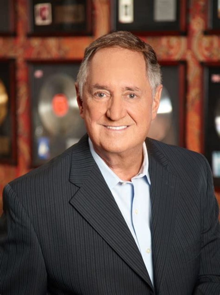 Is Neil Sedaka still alive? Was Neil Sedaka married to Carole King?