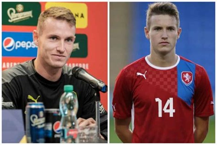 Jakub Blaszczykowski: Wife, net worth, tattoos, smoking & body facts