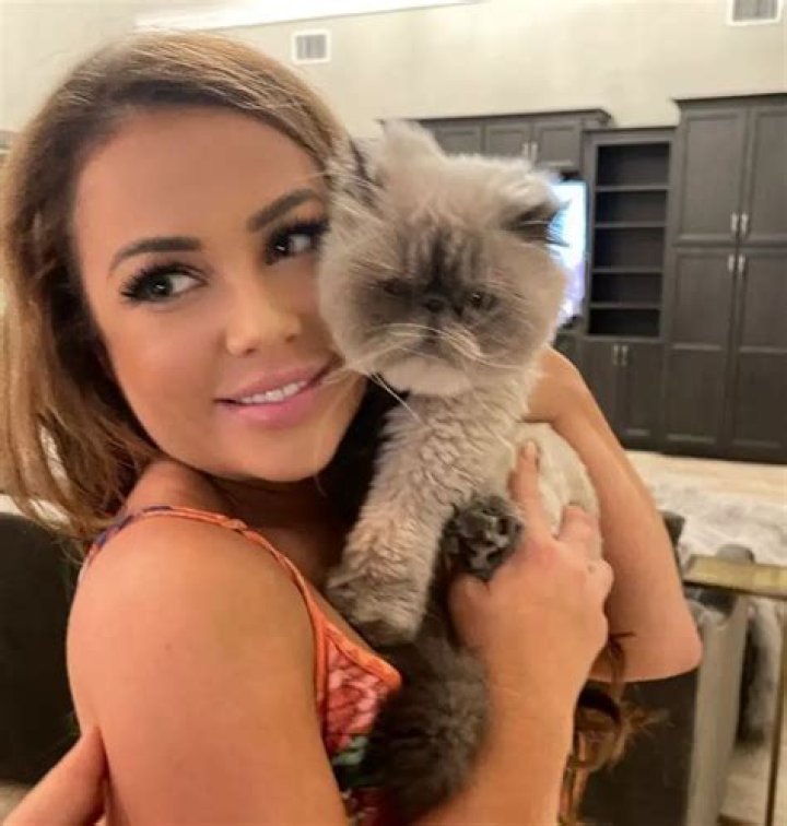 Jenni Neidhart Height, Weight, Net Worth, Age, Birthday, Wikipedia, Who, Instagram, Biography