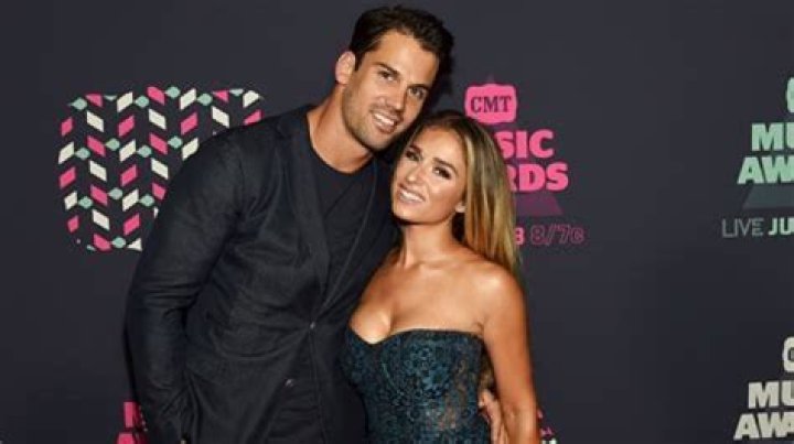Jessie James Decker: Husband, net worth, tattoos, smoking & body measurements