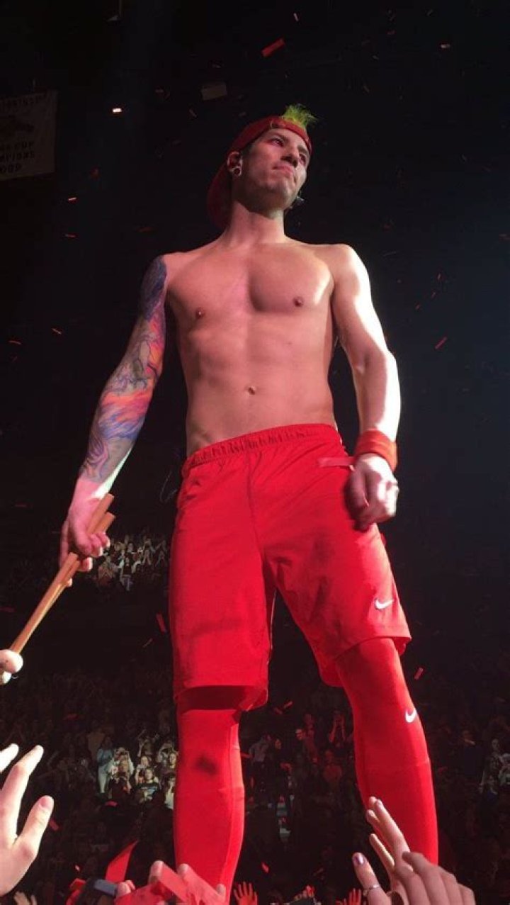 Josh Dun: dating, net worth, tattoos, smoking & body facts