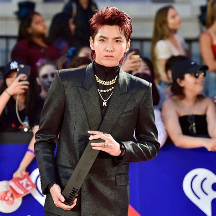 Kris Wu Parents: Meet Wu Xiuqin