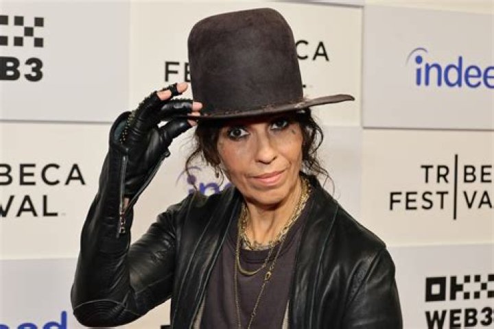 Linda Perry Biography, Wife, 4 Non Blondes, Sarah Gilbert and Net Worth
