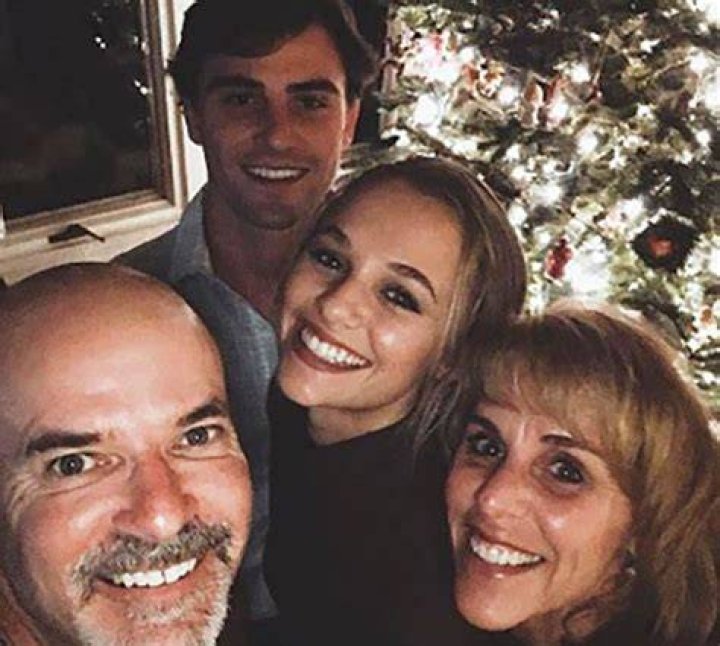 Madison Iseman Parents: Who Are Susan And John Iseman? Family And Ethnicity