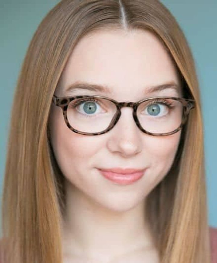 Noémi VanSlyke Height, Weight, Net Worth, Age, Birthday, Wikipedia, Who, Nationality, Biography