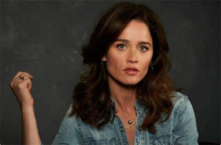Robin Tunney (Actress) Wiki, Bio, Age, Height, Weight, Measurements, Husband, Net Worth, Facts