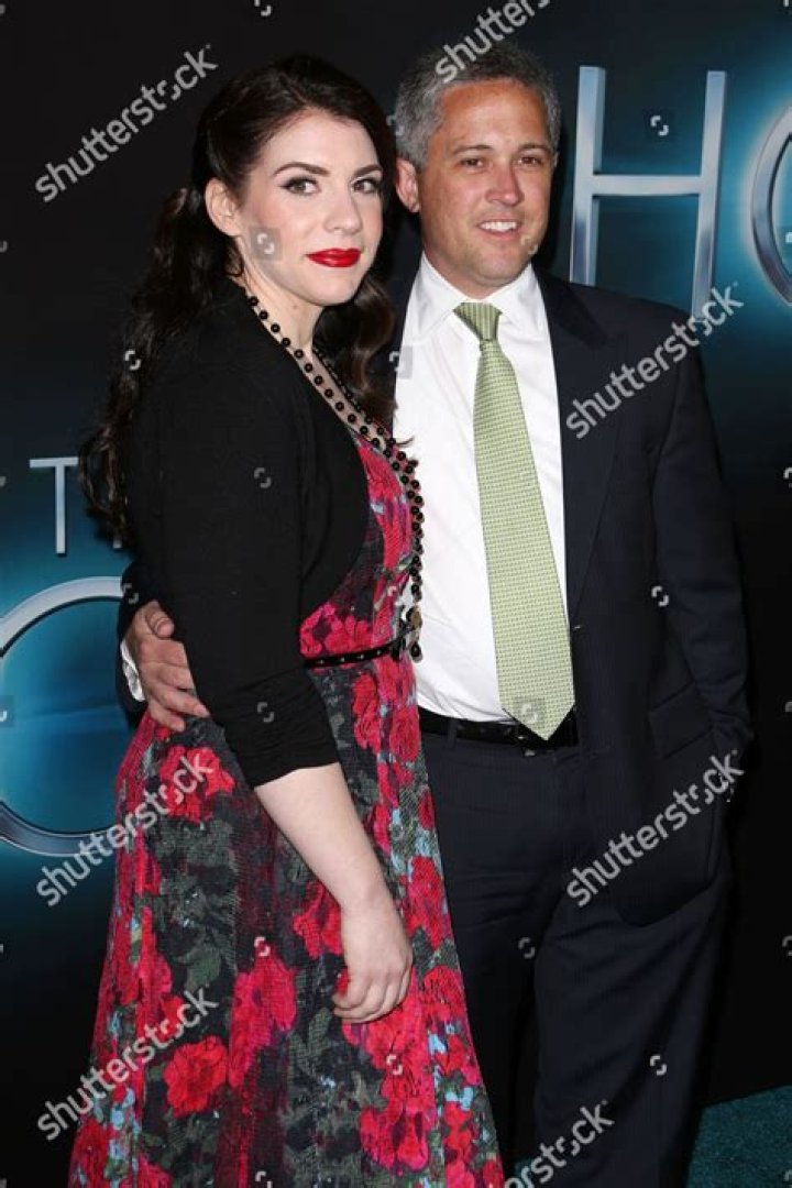 Stephenie Meyer: Husband, net worth, tattoos, smoking & body measurements