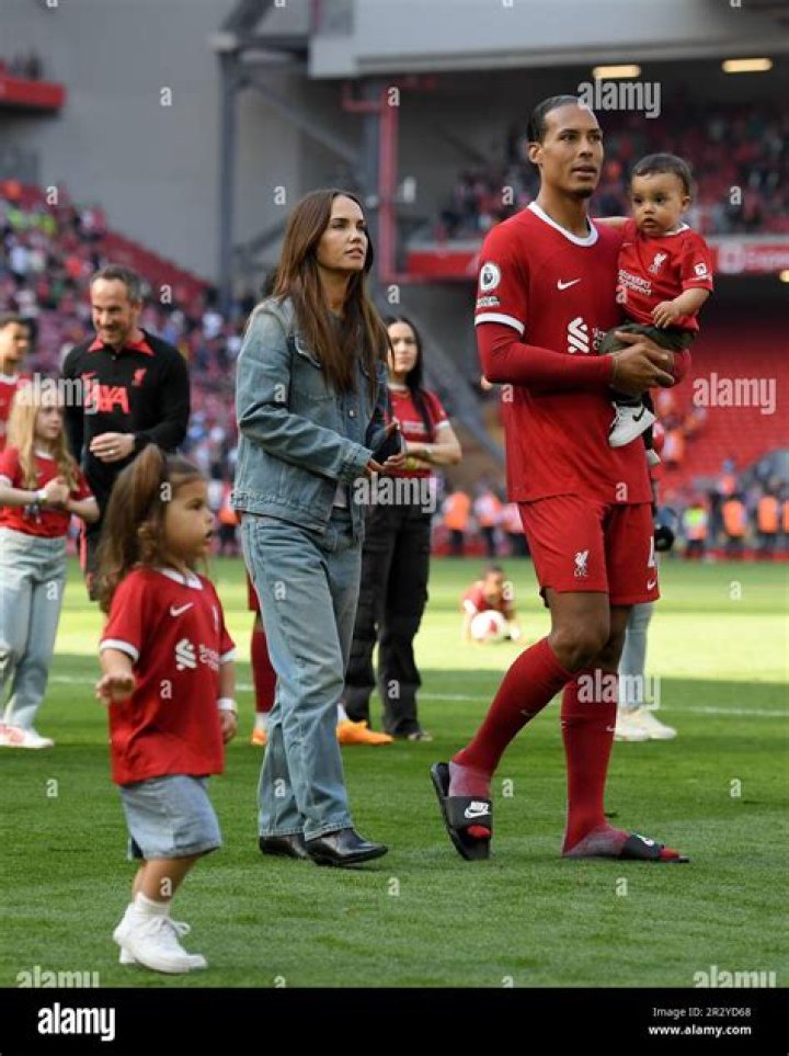 Virgil Van Dijk Parents, Siblings & Kids