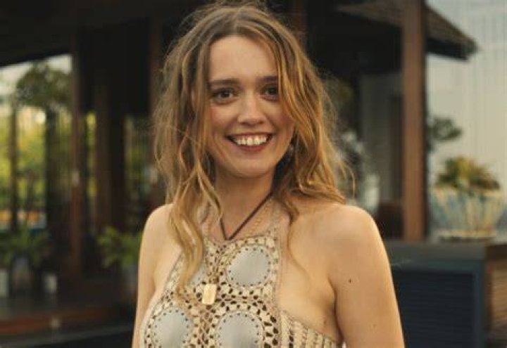 What Happened To Aimee Lou Wood Teeth? Does She Wear Braces?