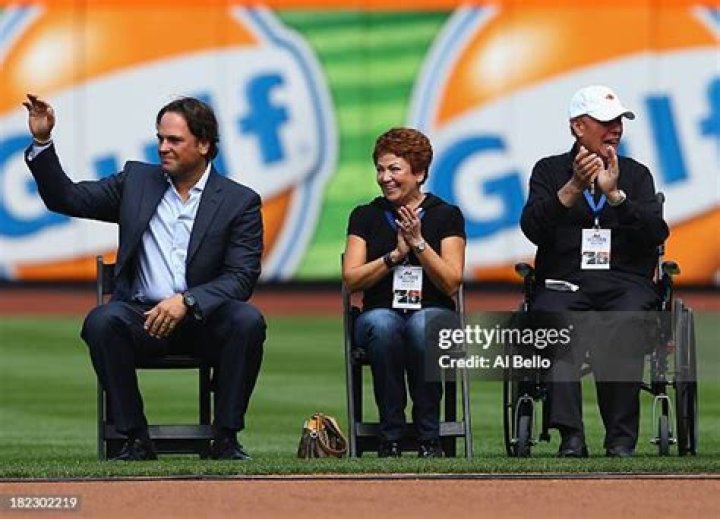 Who Are Mike Piazza Parents? Everything On Vince Piazza And Veronica Piazza