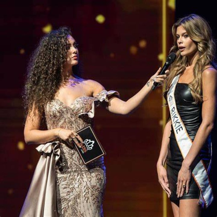 Who Is Miss Hooters Contestant Madison Novo? Meet The Waitress-Model On Instagram