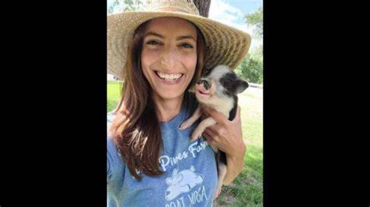 Who Is Mommy Farmer On TikTok? Rebecca Pyle mommyfarmer Age And Net Worth