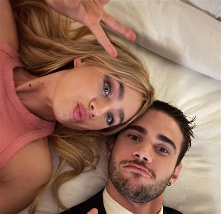 Who Is Singer Julio Peña’s Girlfriend, Is He Really Dating Clara Galle?