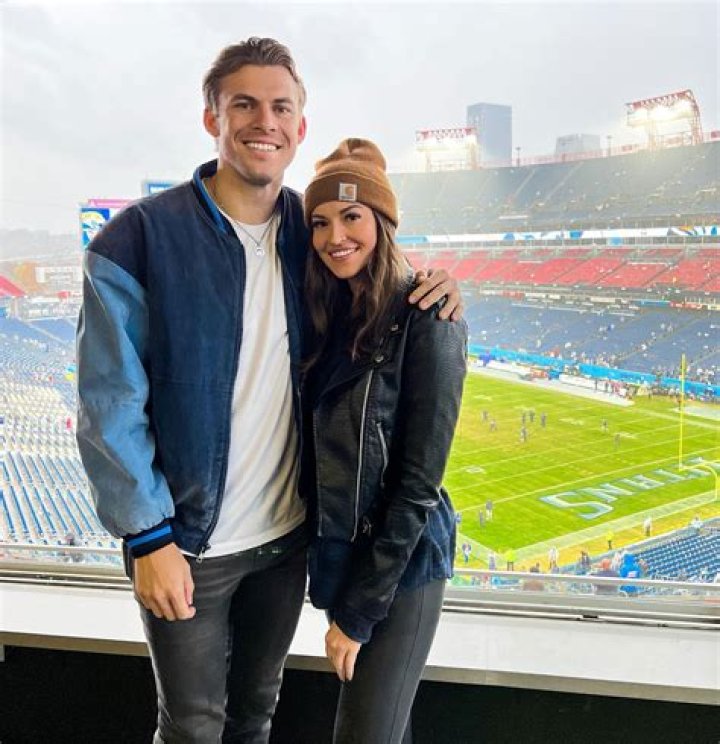 Who Is Taylor Mock? Meet Tia Booth New Boyfriend On Instagram